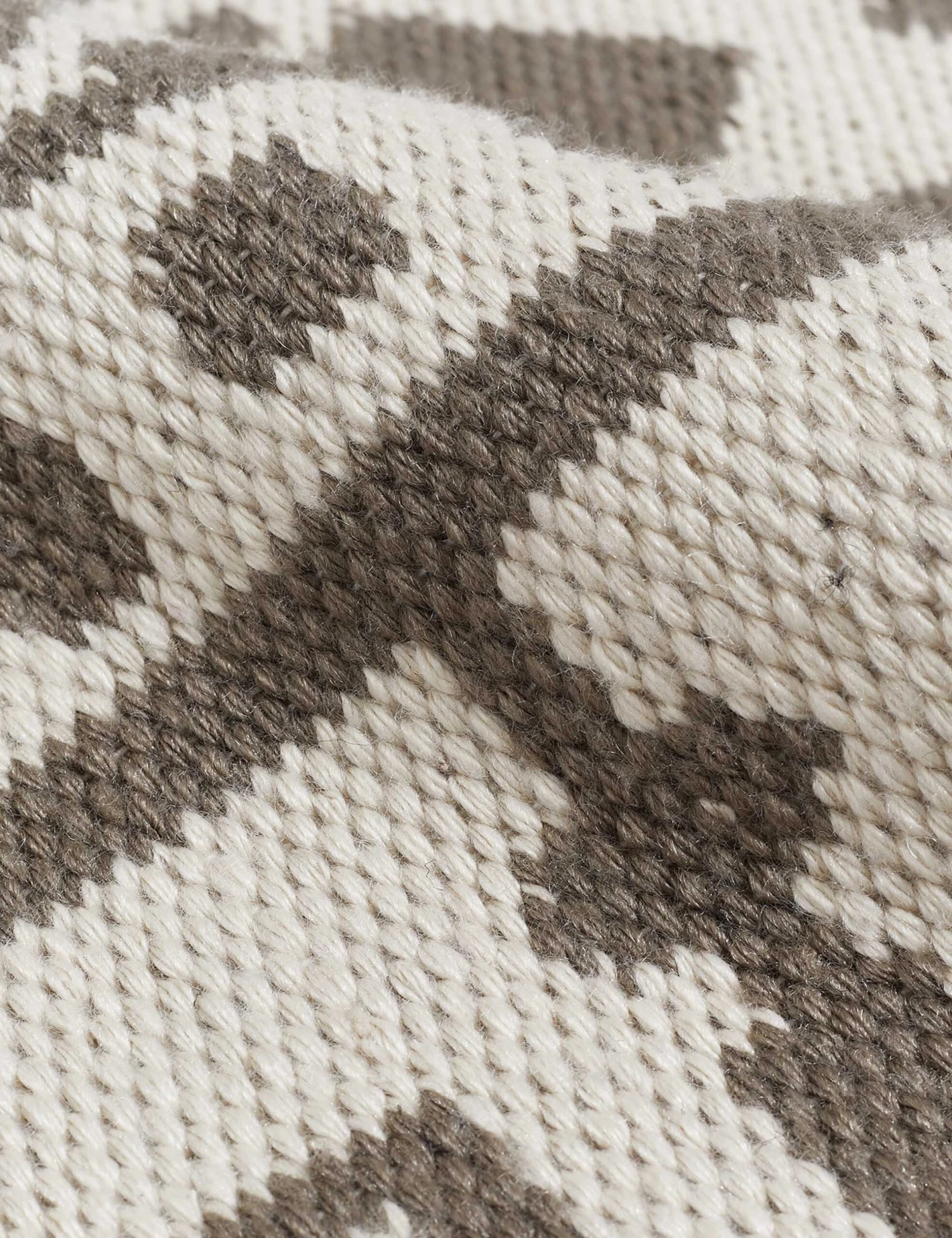 Porto Reversible Indoor / Outdoor Rug - Image 10